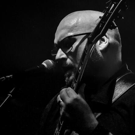 Guy Guy Delanoye - vocals/guitar
